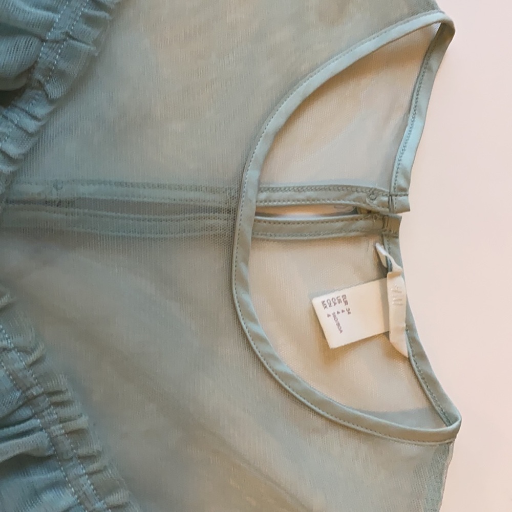 H&M sage green mesh poplin top, size US 4/EUR 34, barely worn. - Picture 2 of 5